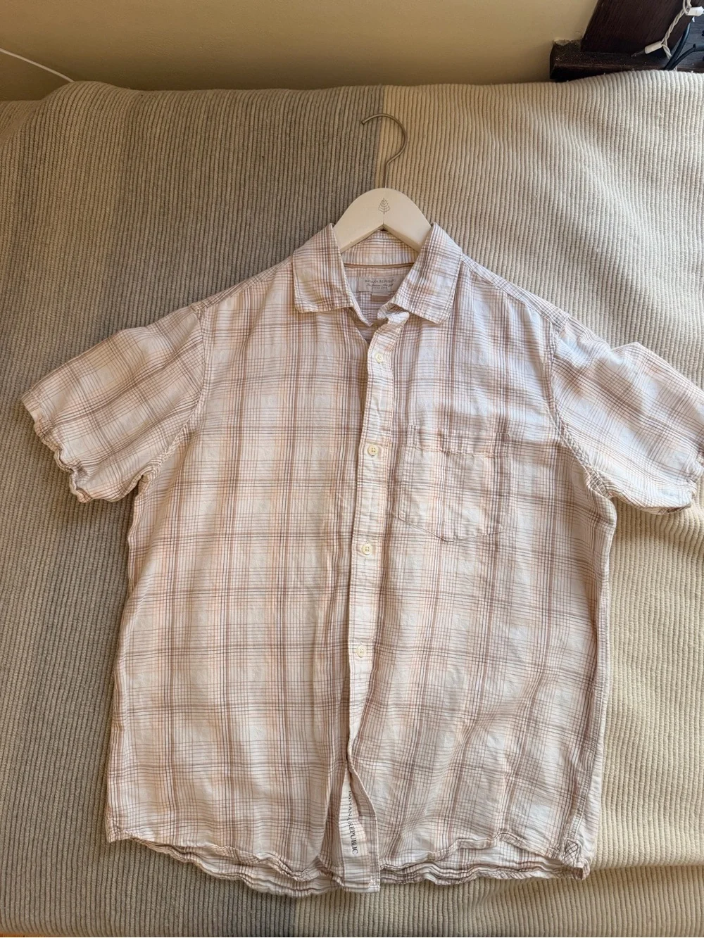 3 Beautiful Linen Banana Republic men’s shirts, short and 2 long sleeve MEdium